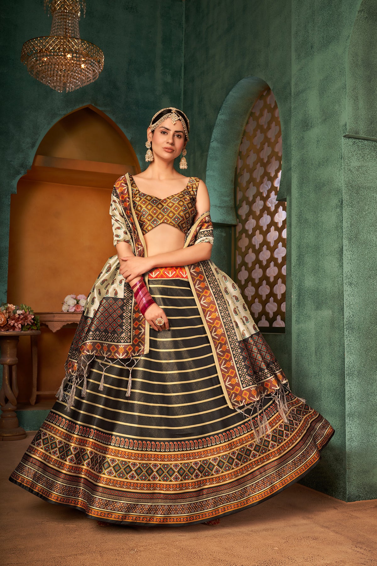 Buy online Banarasi Lehenga Choli With Dupatta Set from ethnic wear for  Women by Momina Fashion for ₹1249 at 69% off | 2024 Limeroad.com