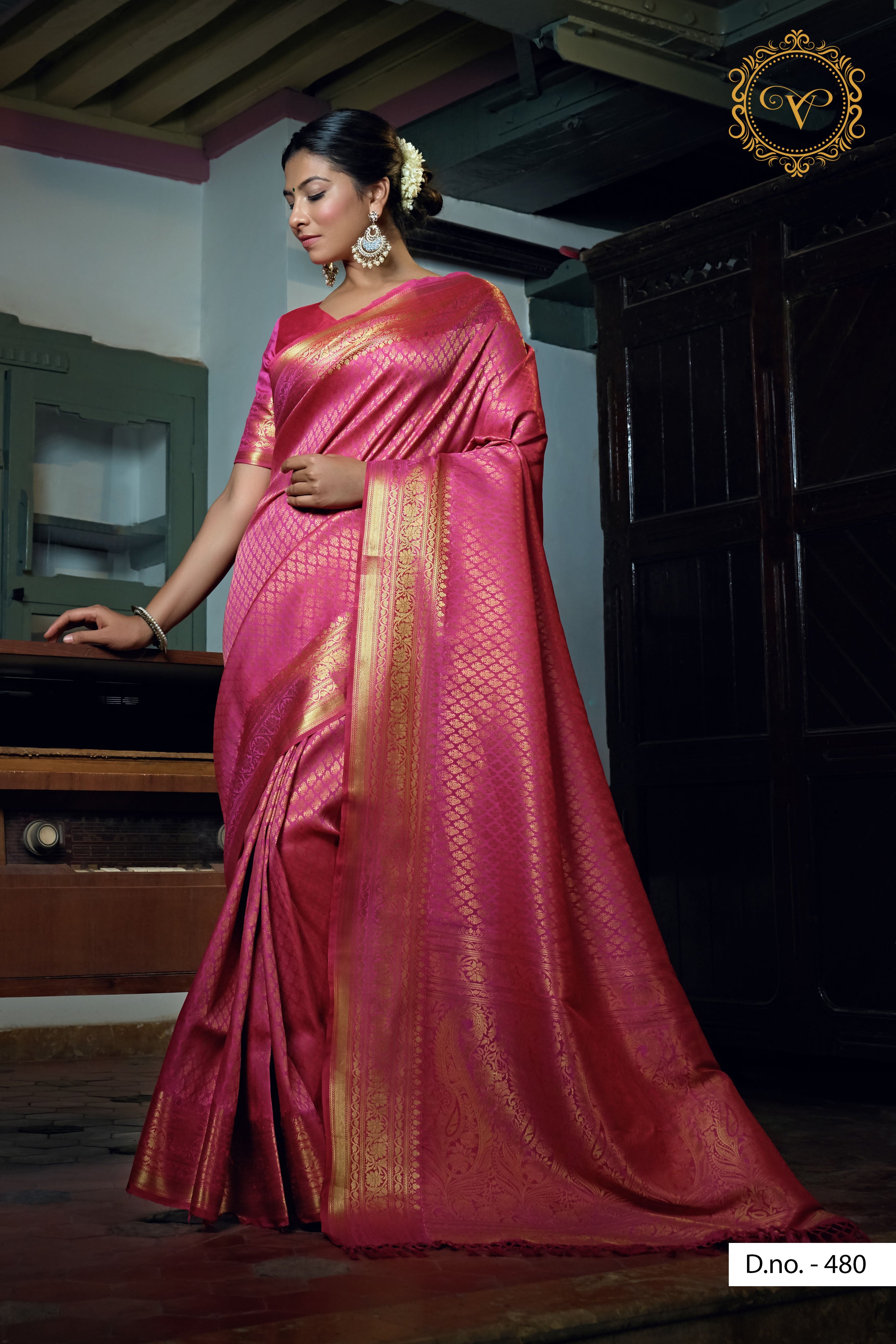 List of top 15 best saree colors for bride to select | best trending sarees  colors for brides