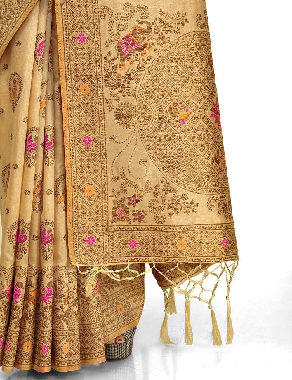 Attractive silk saree for wedding buy now - Joshindia