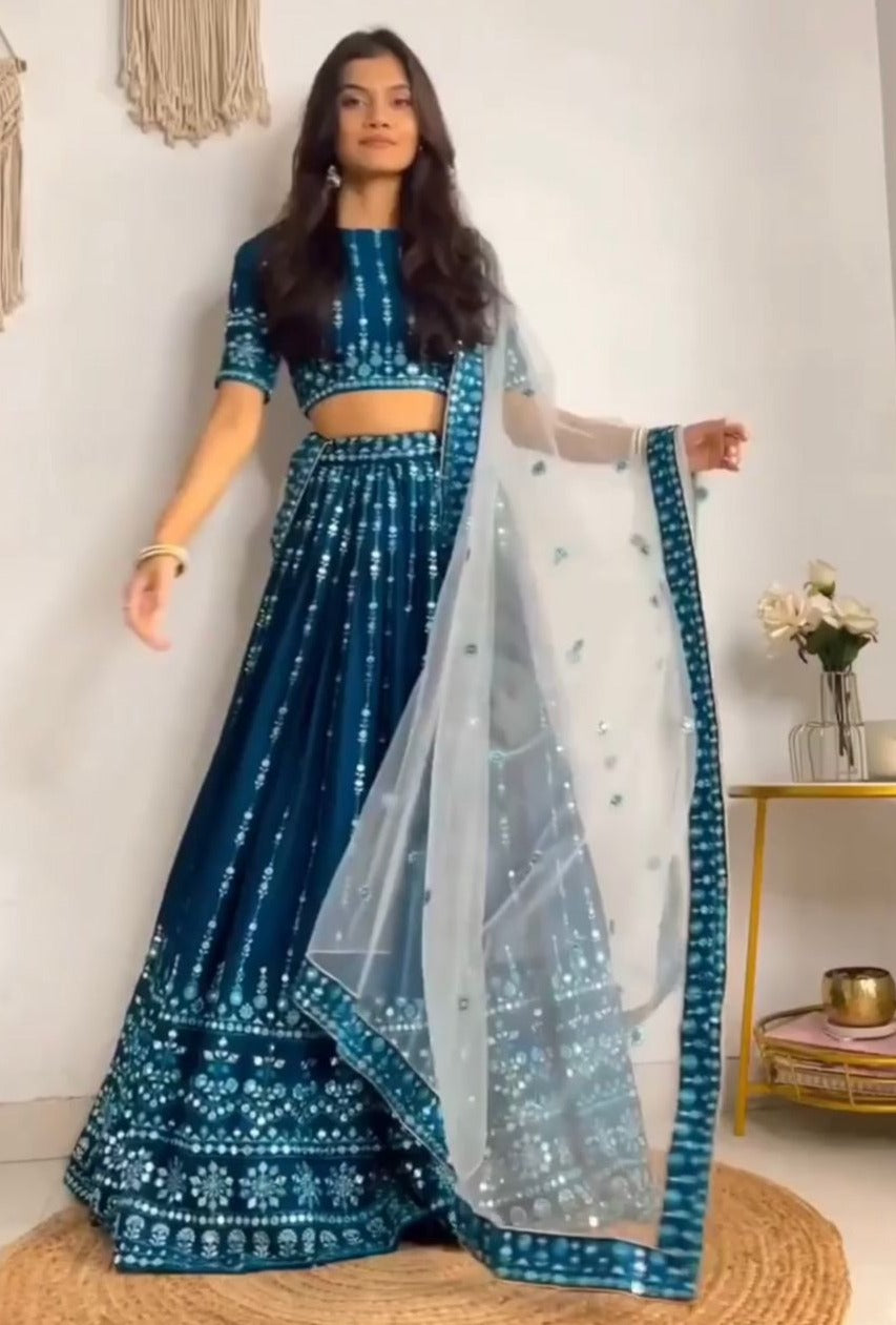 Know about this lehenga choli of katrina kaif she looks stunning how can  you add into your wardrobe | So Beautiful : लहंगा चोली में दिखा कैटरीना का  खूबसूरत अंदाज, नजरें ठहर