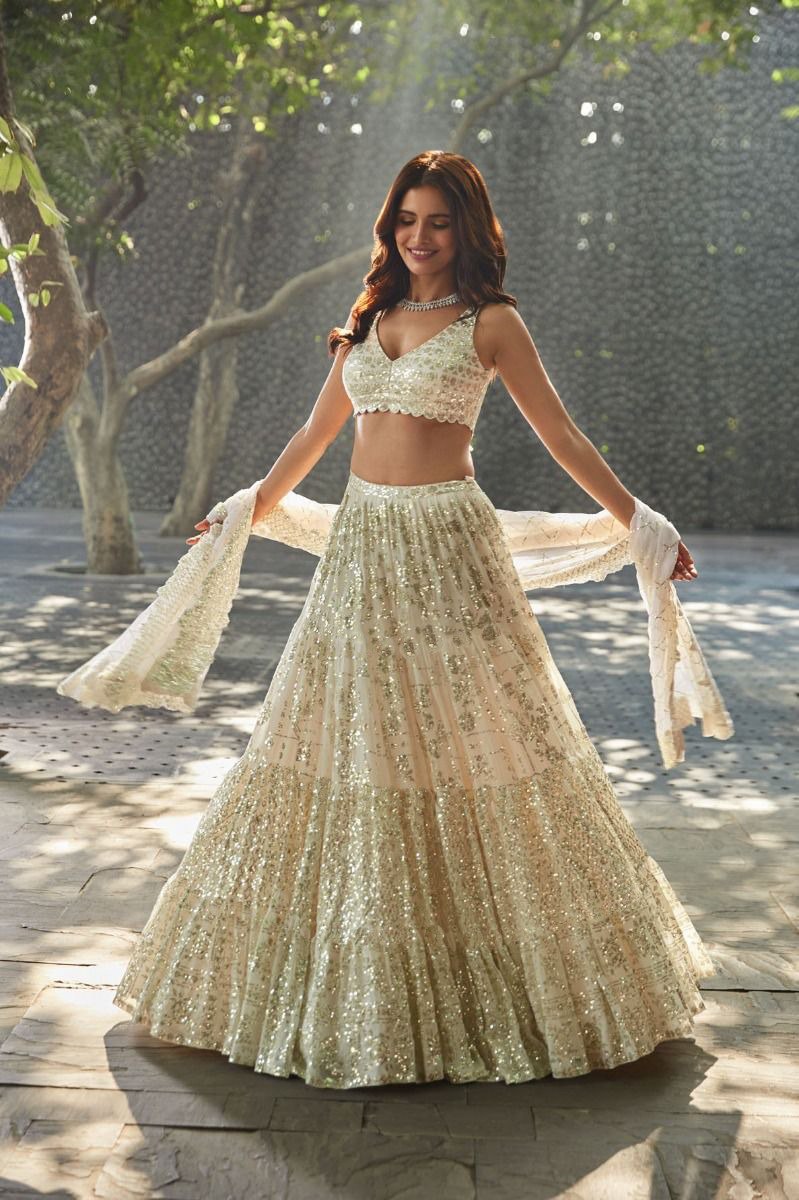 Madhuri Dixit Inspired Hottest Lehenga Blouse Designs | Blouse Designs For  Heavy Bust
